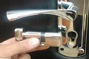 Услуга по вскрытию замков в Москве