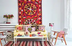 Установка ковра на стену в квартире